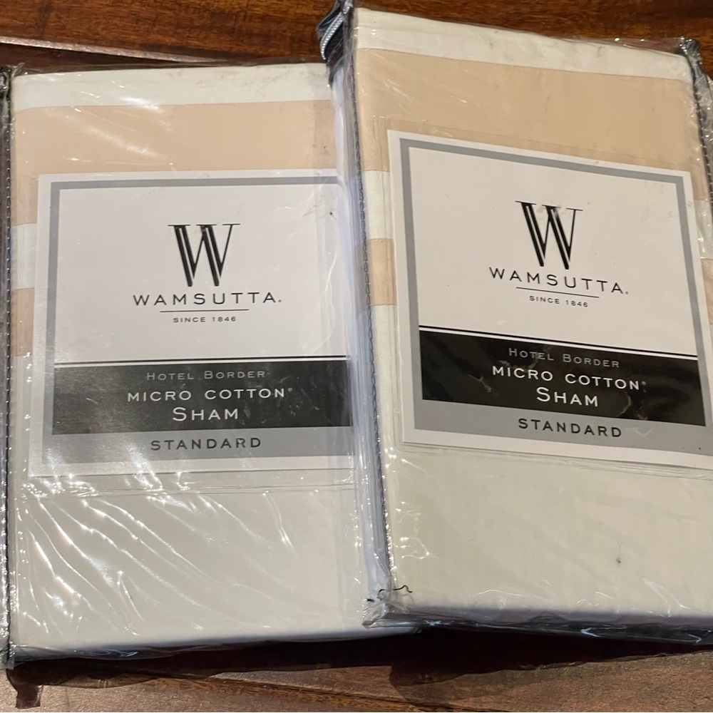 Wamsutta 2 standard shams hotel border wht/blush